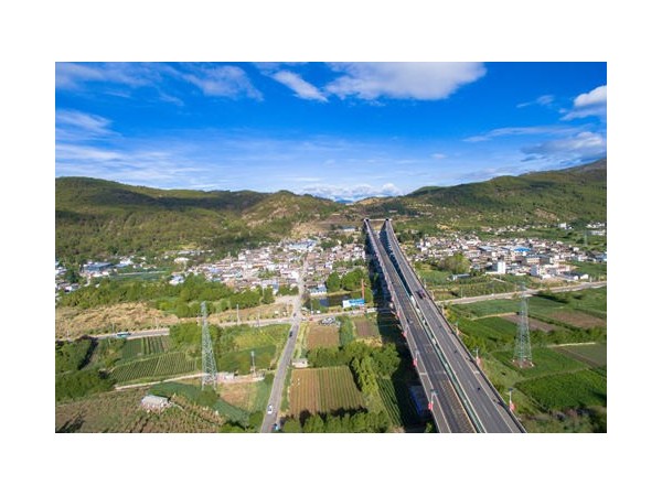 選這款主機(jī)，有利于高速公路配電室自動(dòng)監(jiān)控系統(tǒng)的穩(wěn)定